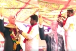 donald trump, donald trump statue in telangana, donald trump bhakt from telangana in india unveils a 6 ft statue of u s president performs puja with milk, Srinivas kuchibhotla