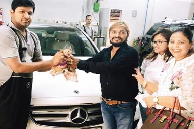 Gujarati Entrepreneur Dismantles His Mercedes to Rescue Kitten