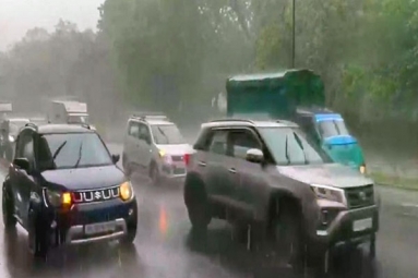 Heavy Rains Lashing Out North India