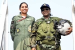 Droupadi Murmu and Shivangi Singh picture, Droupadi Murmu and Shivangi Singh meeting, iaf pilot shivangi singh poses with president murmu, Iaf