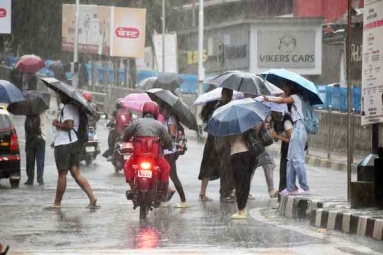 IMD issues red alert for Mumbai