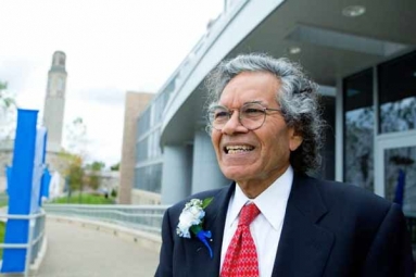 Indian American Billionaire John Kapoor on Trial Over Bribing Doctors