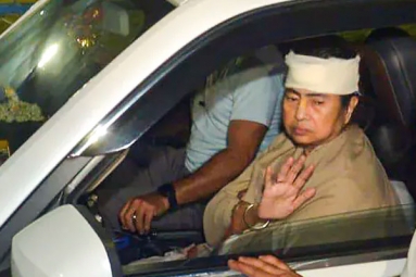 Mamata Banerjee gets Discharged after Forehead Injury