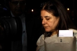 gandhi, bjp leaders, maneka gandhi issued notice for no vote no work remark to muslim voters, Maneka gandhi