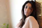 Mrunal Thakur Instagram, Mrunal Thakur Instagram, mrunal thakur flaunts her curves, Makeup