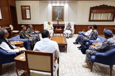 Narendra Modi Meets All 3 Service Chiefs amid High Tension at Border