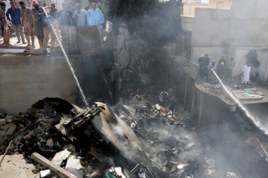 Pakistan International Passenger Flight crashes in Karachi
