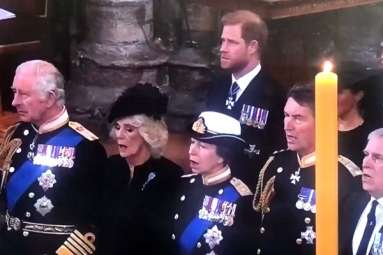 Prince Harry Accused Of Not Singing At The Queen&#039;s Funeral