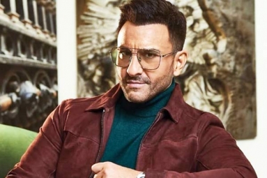 Bleeding Saif taken to Hospital in an Auto