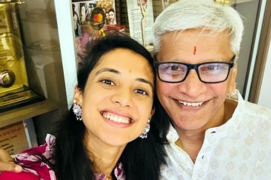 Smriti Mandhana&#039;s Father Returns Home