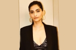 Sonam Kapoor latest, Sonam Kapoor hot, sonam flaunts off her curves, Fashion icon