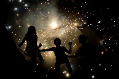 TN Govt. Fixes Time Slot for Bursting Crackers on Diwali TN Govt. Fixes Time Slot for Bursting Crackers on Diwali