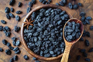 Advantages of drinking Soaked Black Raisin Water Advantages of drinking Soaked Black Raisin Water