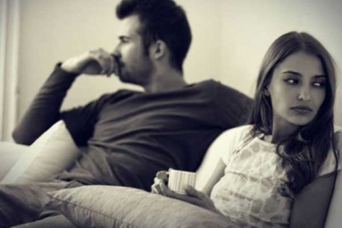 5 Alarming Signs Your Marriage Is Falling Apart