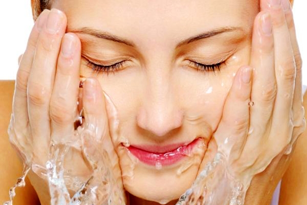 Right way to cleanse your face },{Right way to cleanse your face 