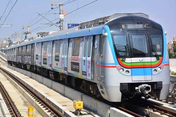 Prime Minister Modi Says, 1000 Kms Of Metro Rail By 2022 to 100 Smart Cities