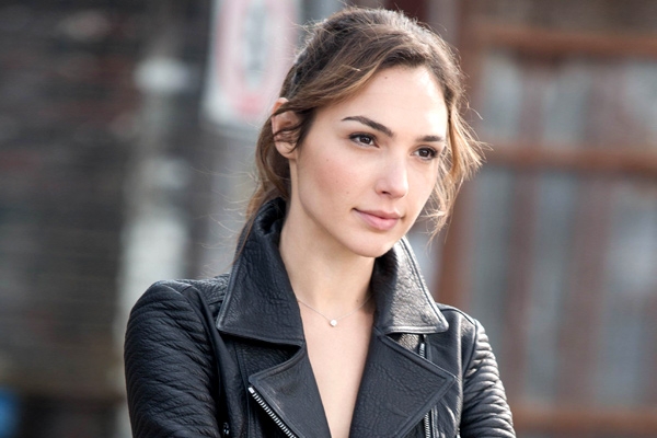 Gal Gadot to star in 'Criminal'},{Gal Gadot to star in 'Criminal'