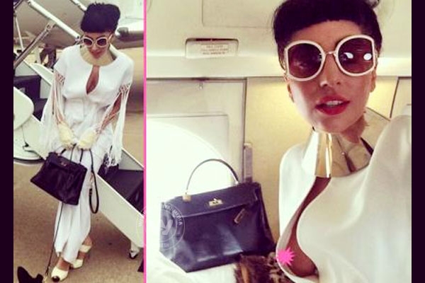 Lady Gaga flashes her nipple on Instagram},{Lady Gaga flashes her nipple on Instagram