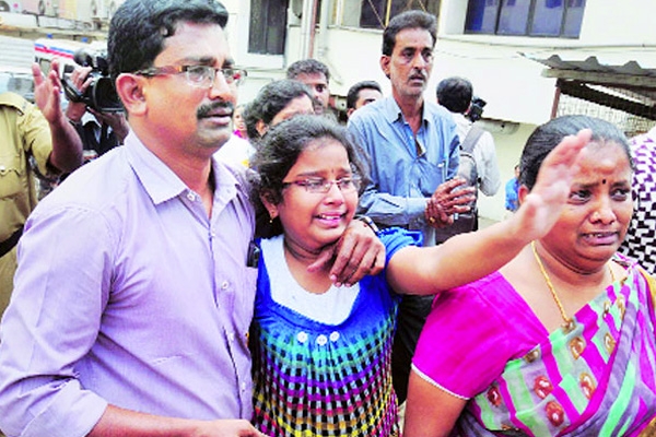 Bangalore blast: official suspects SIMI cadres},{Bangalore blast: official suspects SIMI cadres