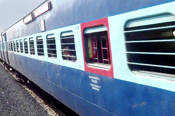 Armed persons looted the train},{Armed persons looted the train
