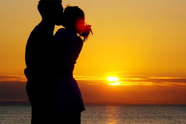 Hug Day Special: benefits of hugging},{Hug Day Special: benefits of hugging