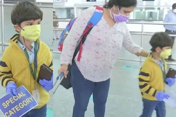 5 Year Old Travelled Alone Delhi To Bengaluru- Mother Received Him In The Airport