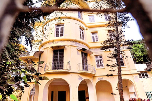 Dr Homi J Bhabha's iconic bungalow sells at Rs 372 crore},{Dr Homi J Bhabha's iconic bungalow sells at Rs 372 crore