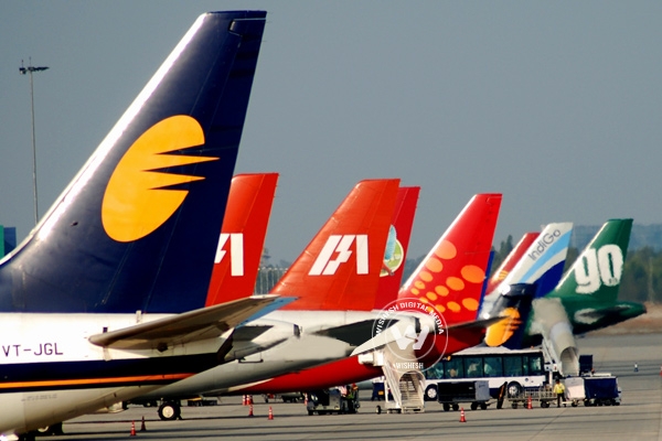 Airfare war ensues cheaper tickets this summer},{Airfare war ensues cheaper tickets this summer
