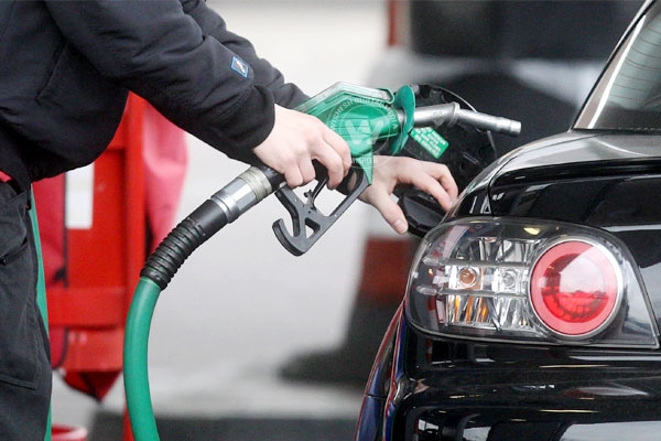 Diesel, petrol prices dip},{Diesel, petrol prices dip