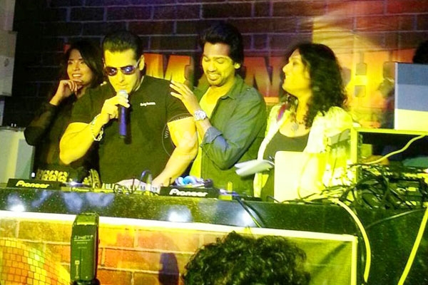 When Salman Khan turned DJ for 'Tamanchey'},{When Salman Khan turned DJ for 'Tamanchey'