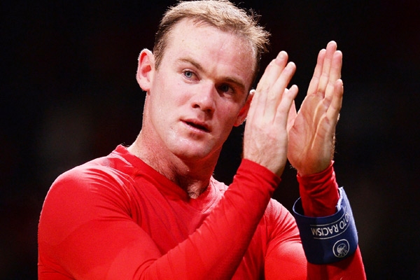 Wayne Rooney extends contracts with Manchester United},{Wayne Rooney extends contracts with Manchester United