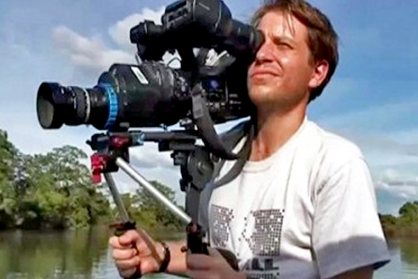 Godzilla director Gareth Edwards hired for Star Wars spinoff },{Godzilla director Gareth Edwards hired for Star Wars spinoff