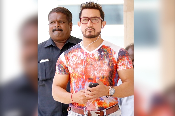 Aamir Khan Spotted with a new Look