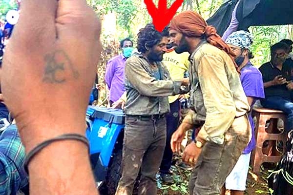 Allu Arjun's Pushpa Look Leaked