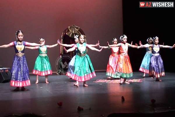 Bharatanatyam from students of Sampradaya school at Discover India 2015},{Bharatanatyam from students of Sampradaya school at Discover India 2015