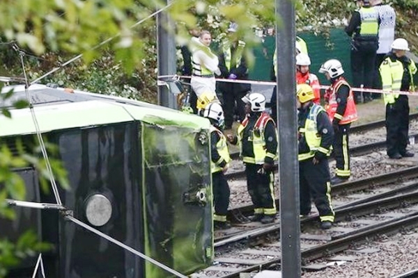London Croydon tram accident: At least seven killed, 50 injured