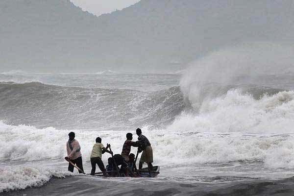 Odisha Sets Target of "Zero Casualty" as Cyclone Titli Approaches