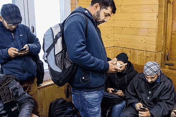 Broadband and Mobile Data Services Restored in J&K