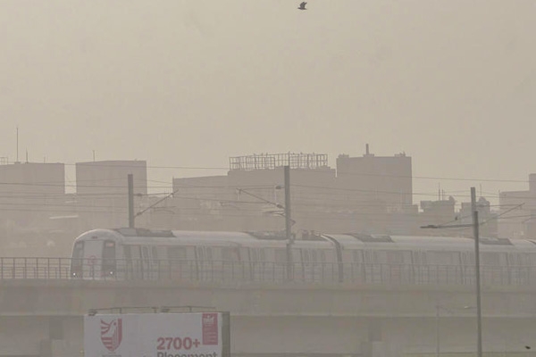 Delhi-NCR covered in gloomy dusty haze