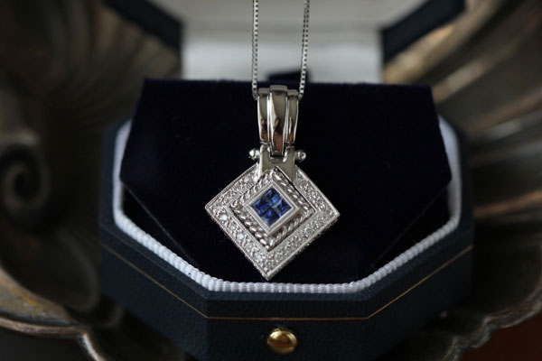 NRI Woman’s 18 Lakh Diamond Necklace Stolen
