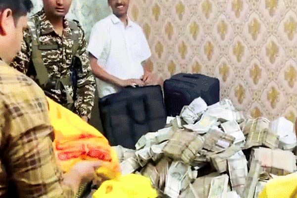 ED recovers Rs 20 Cr cash from the home of Jharkhand Minister’s Secretary
