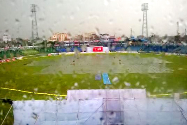 Heavy Rain Delays Day 2 of Fatullah Test Match