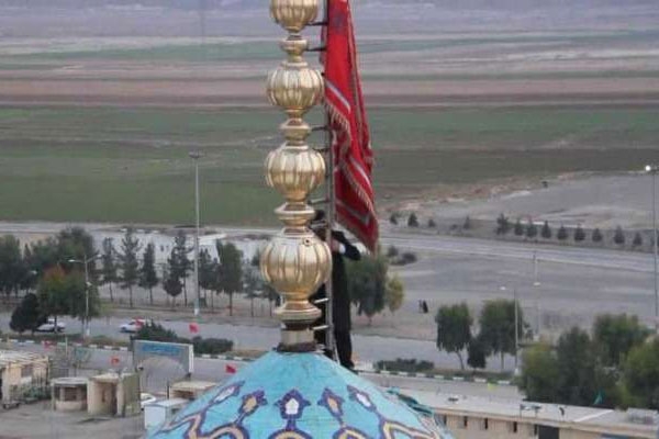 Iran Unfurls Red Flag at the Jamakaran Mosque Symbolizing War