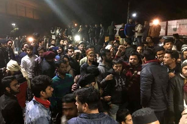 Unidentified Men Fire Gunshots at Jamia Millia Islamia in Delhi