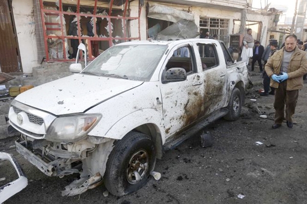 Suicide bomber strikes in car near Kabul airport