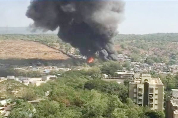 Massive fire breaks out in Mumbai's Kandivali area, two dead},{Massive fire breaks out in Mumbai's Kandivali area, two dead