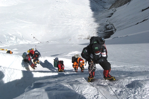 Nepal Says Overcrowding Not 'Sole Reason' for Mount Everest Death Toll Rise