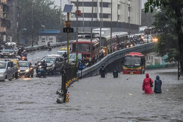 Mumbai Wakes Up to Severe Rain, Red Alert in the City for 2 Days
