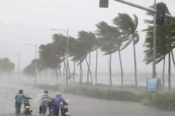 Nisarga Cyclone Hits Mumbai- 4 Killed And Loss Of Property