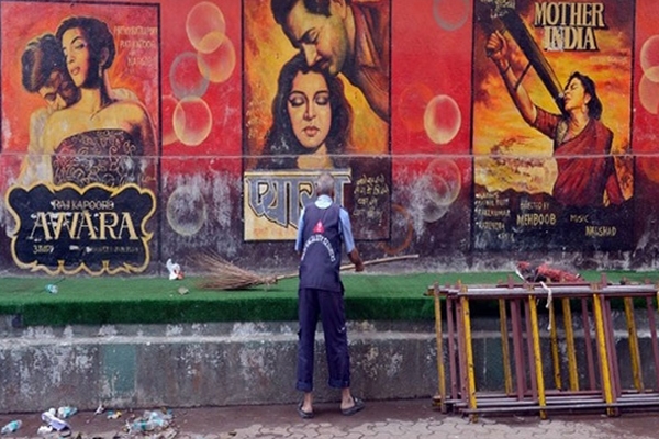 Pakistani cinemas stop screening of Indian films!